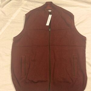 NWT Alex Cannon burgundy vest full zip with suede shoulder patches.